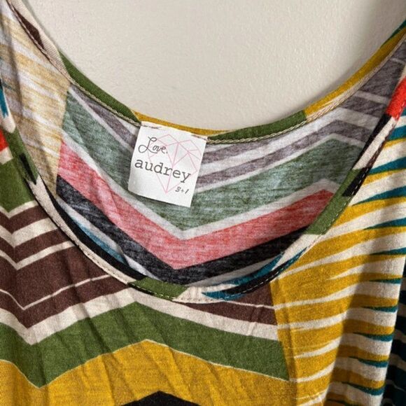 Love Audrey 3+1 large cold shoulder top - Picture 2 of 5